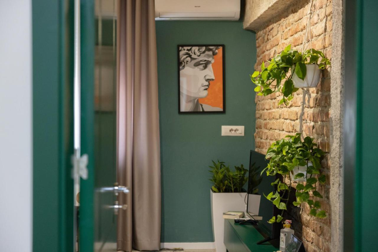 Three Doors Apartments, Kiwi 1+1 Apartment Тирана Экстерьер фото